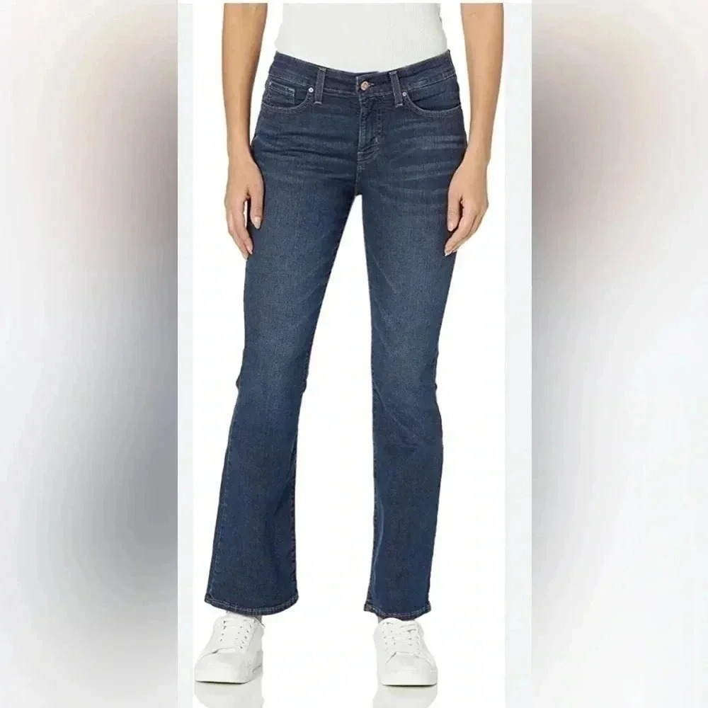 Levi Signature Low  Rise Boot Cut Size 4S